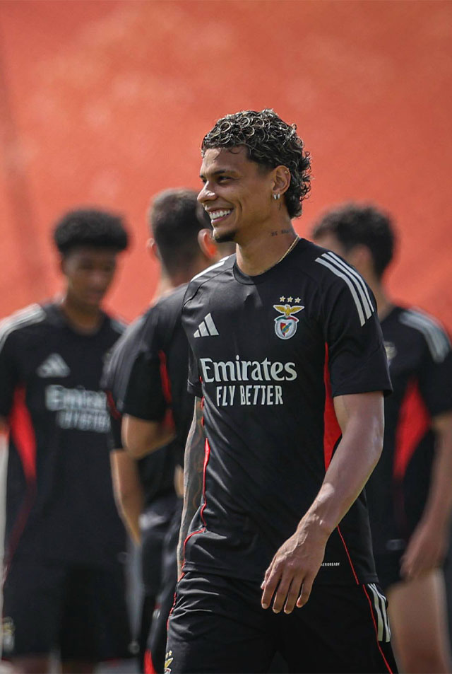 jogadores com o Equipamento de Treino Adidas 2025/26