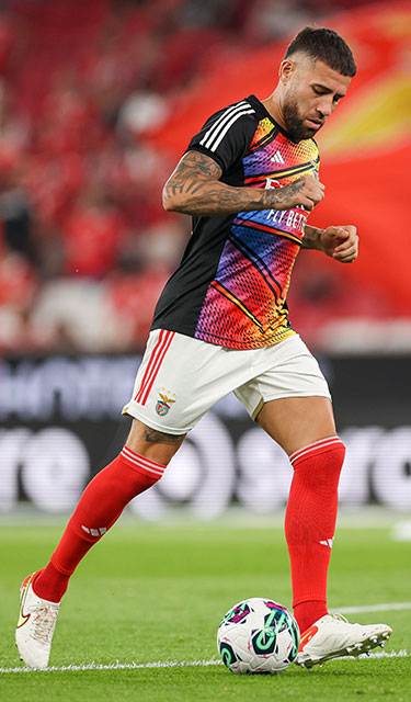 Otamendi com a Linha de Treino 2023/24