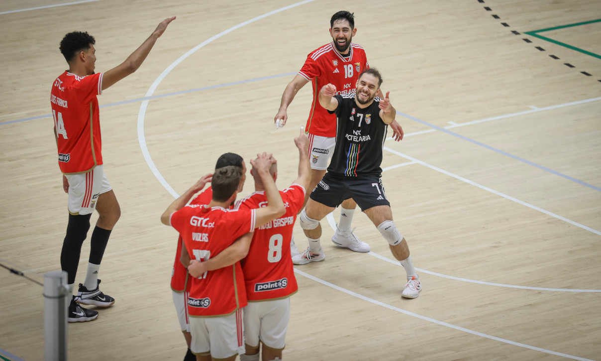 Benfica vence e deixa lanterna do grupo com rival na Champions de vôlei