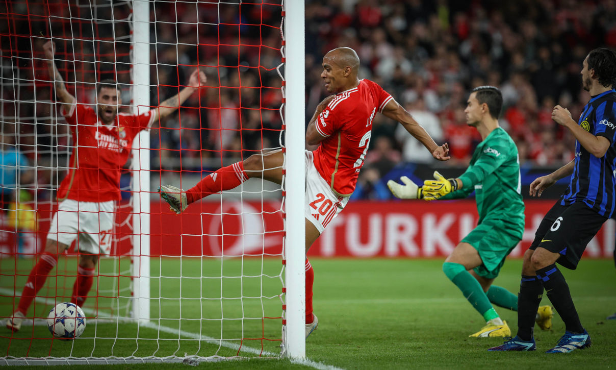 foto de joao-mario terceiro golo