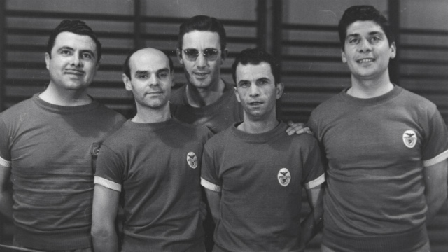 Equipa campe&#227; de t&#233;nis de mesa do Benfica (24-01-1956): Francisco Campos, Carlos Galiano, Oliveira Campas, J&#250;lio Costa e Manuel de Carvalho