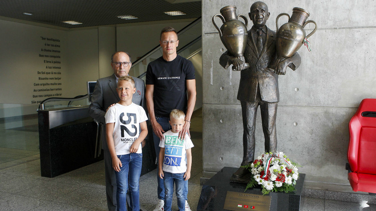 Homenagem a Fehèr e Béla Guttmann