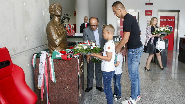 Homenagem a Fehèr e Béla Guttmann