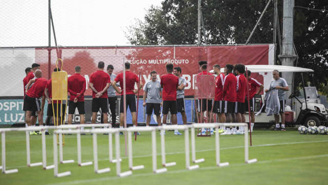 Equipa principal do Benfica em treino 