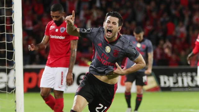 Pizzi, com assist&#234;ncia e golo, vincou 1.&#186; lugar do Benfica