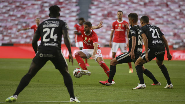 Vin&#237;cius marcou dois golos