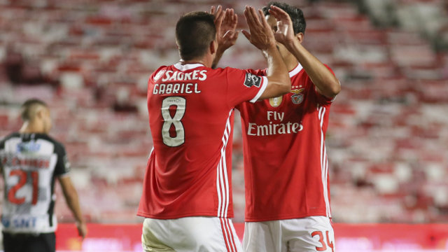 Gabriel e Andr&#233; Almeida marcaram dois dos tr&#234;s golos do Benfica