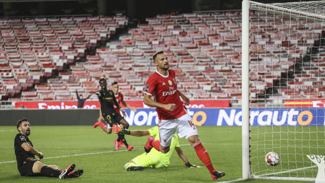 Seferovic apontou o 2-0 aos 87'