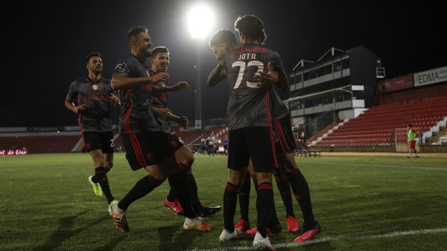 Jogadores do Benfica comemoram um dos golos apontados por Gon&#231;alo Ramos