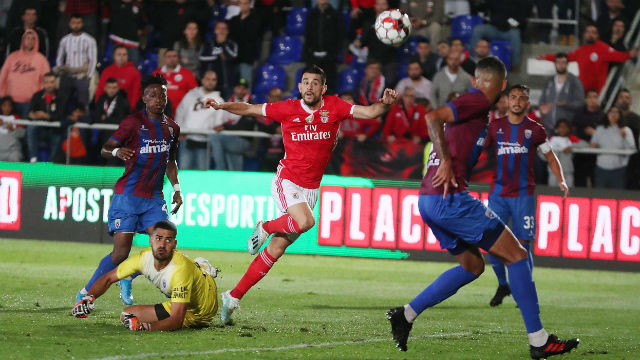 Pizzi bisou frente ao Cova da Piedade