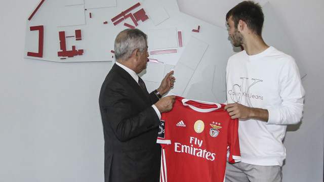 Ferro Benfica Renovação contrato