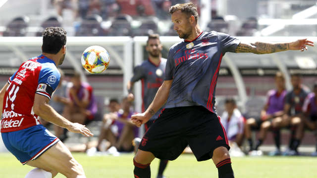 Seferovic fez o 3-0 frente ao Chivas