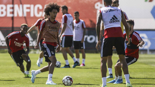 Tom&#225;s Tavares j&#225; est&#225; integrado e treinou com a equipa