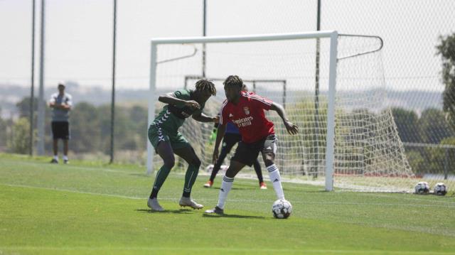 Lance do jogo-treino no Caixa Futebol Campus