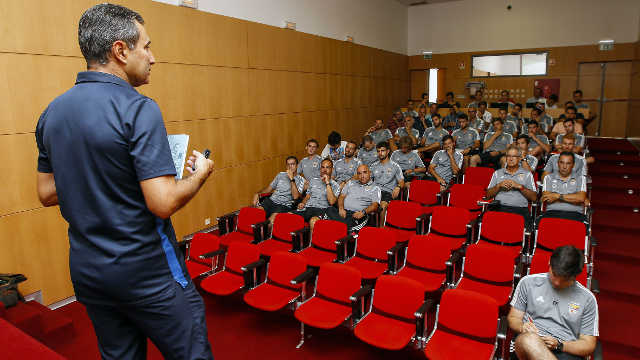 Sess&#227;o de esclarecimento sobre as leis de jogo para a &#233;poca 2019/20
