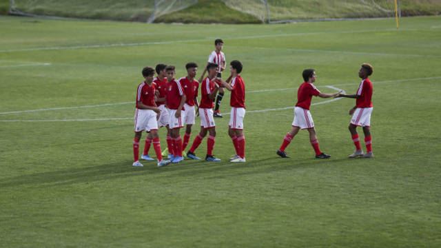 Jogo-treino com o Louletano