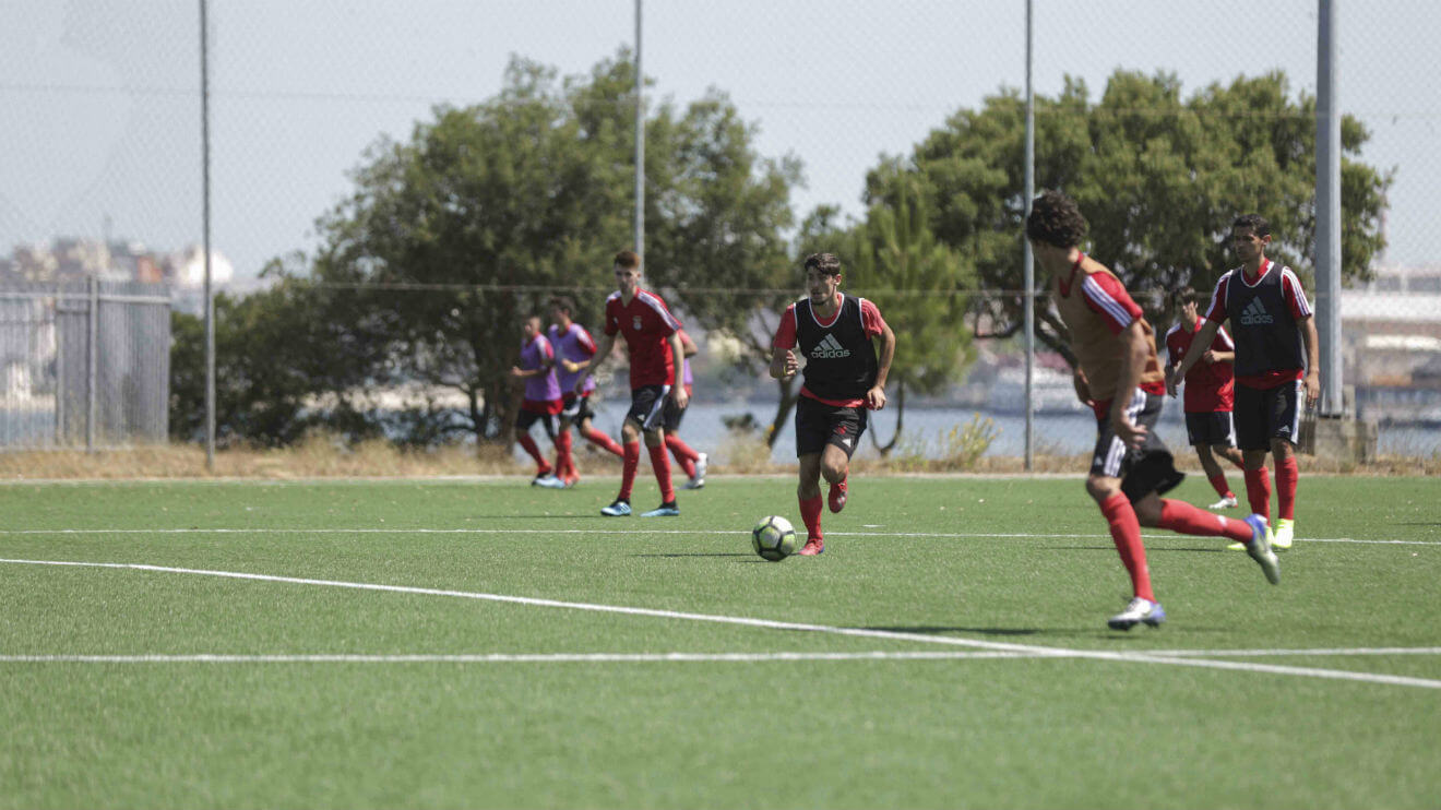 Primeiro treino com bola dos Juniores