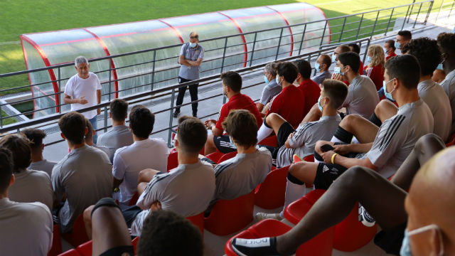Luís Filipe Vieira falou à equipa