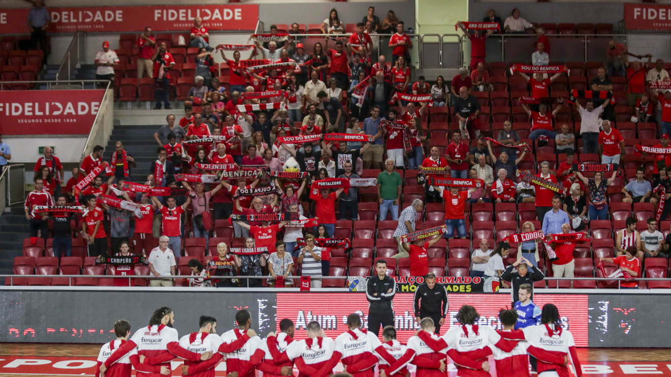 Adeptos nos pavilhoes