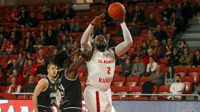 Eric Coleman fez 13 pontos e 10 ressaltos diante do Bakken Bears