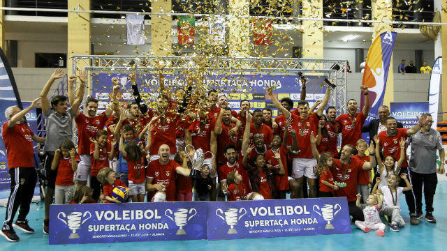 Benfica festeja conquista da Superta&#231;a de voleibol