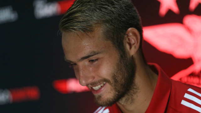 Benfica Ferro Pela Casa Dentro BPlay