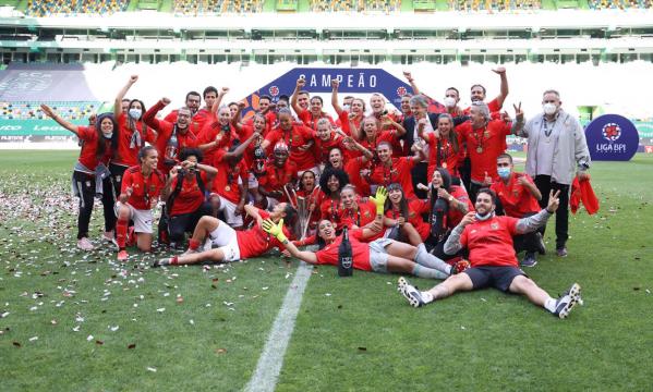 Equipa feminina de futebol sagrou-se Campeã Nacional 2020/21
