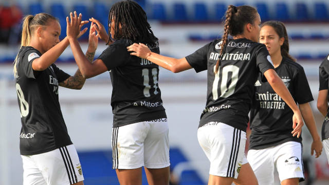Festejos da equipa de futebol feminino do Benfica