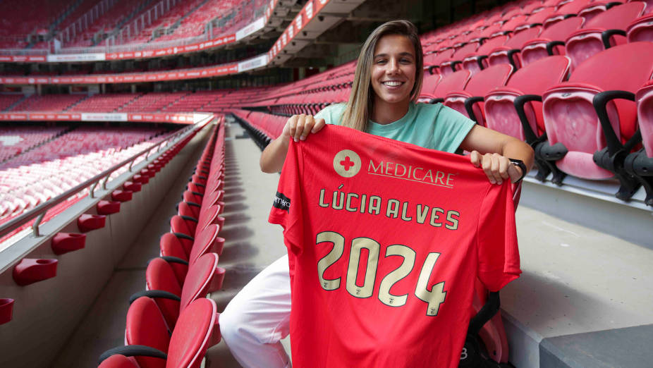 Lúcia Alves renova contrato com o Benfica