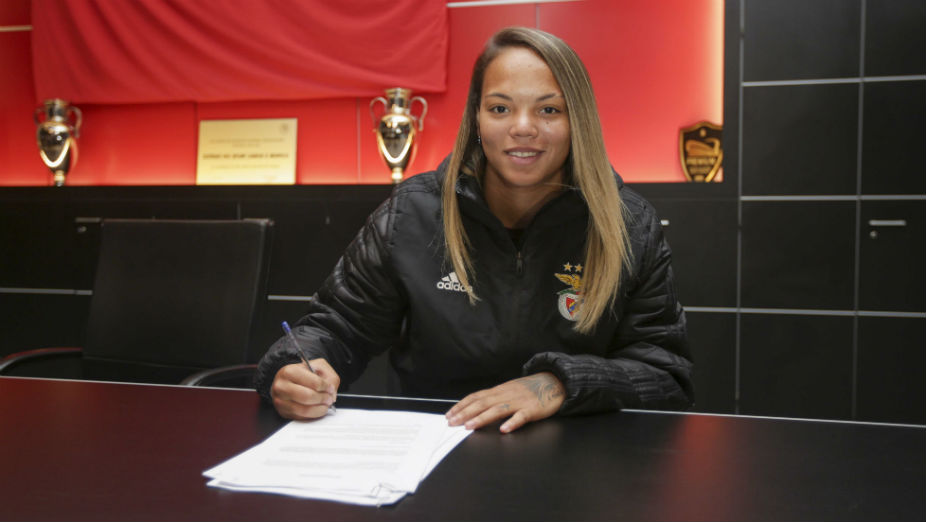 Nycole Renovação Contrato Futebol Feminino