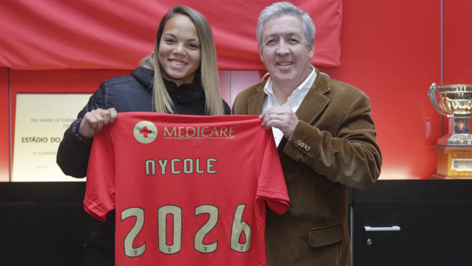 Nycole Renovação Contrato Futebol Feminino