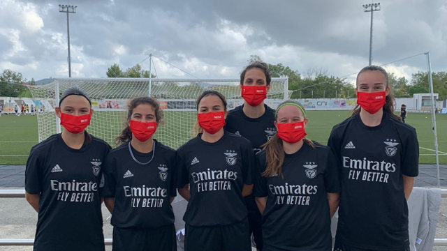 Darlene com Inês Simas, Beatriz Nogueira, Érica Ventura, Maria Malta e Daniela Areia Santos, jovens da equipa B
