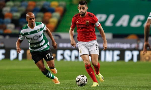 Pizzi no comando da jogada