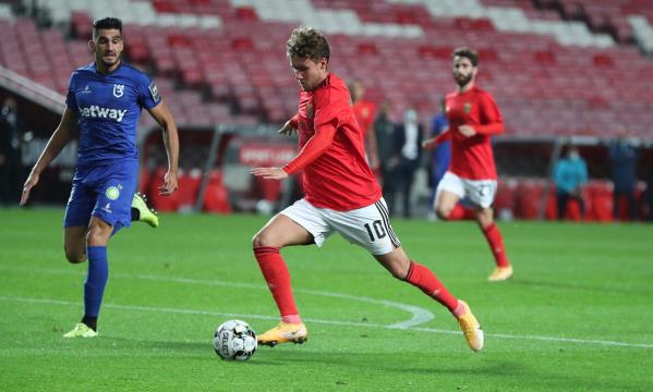 Waldschmidt frente ao Belenenses SAD no jogo da primeira volta