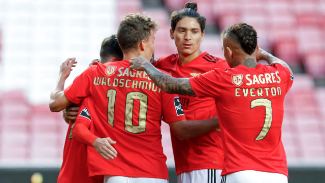 Benfica-Farense Golo Festejos