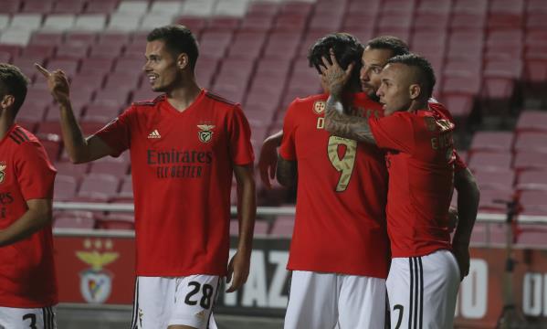 Weigl, Darwin, Seferovic e Everton