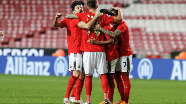 Benfica eliminou o V. Guimar&#227;es nos quartos de final