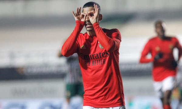 Chiquinho marcou dois golos ao CF Estrela