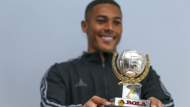 Vinícius Bola de Prata Jornal a Bola