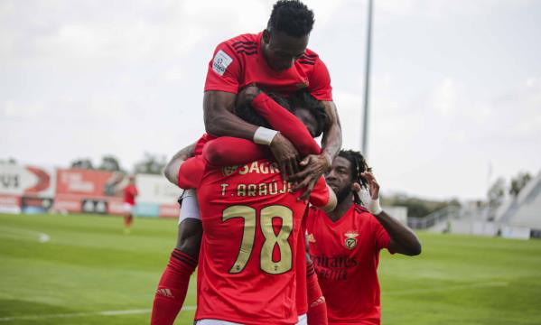 Benfica B marcou e festejou tr&#234;s golos