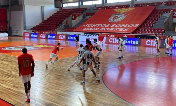 O Benfica n&#227;o deu hip&#243;teses aos sadinos
