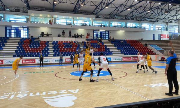 Jogo 4 dos quartos de final entre Oliveirense e Benfica