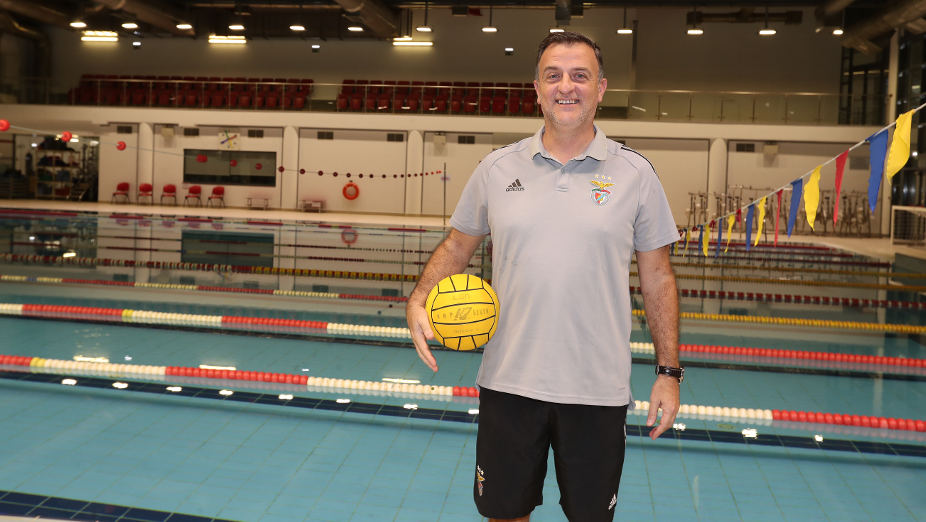 António Machado, treinador da equipa feminina de polo aquático do Benfica