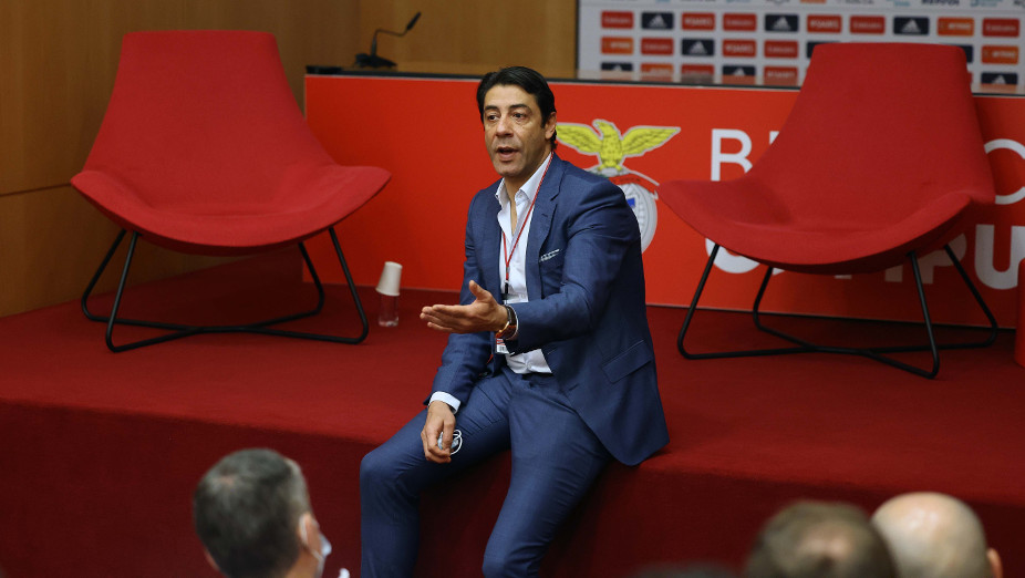 Encontro de treinadores no Benfica Campus