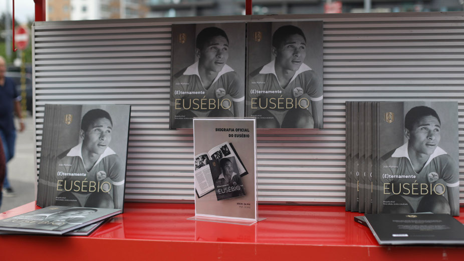 Biografia oficial (E)ternamente Eusébio