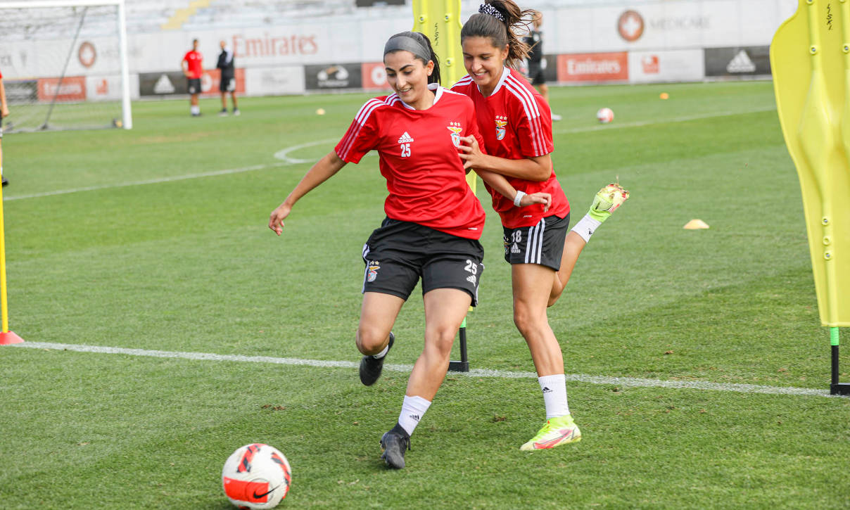 Capitã da seleção feminina de futebol no treino da equipa feminina do Benfica