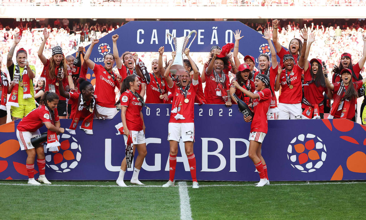Equipa feminina de futebol do Benfica bicampeã nacional