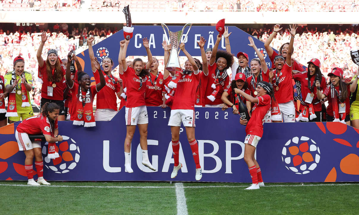 Equipa feminina de futebol do Benfica bicampeã nacional