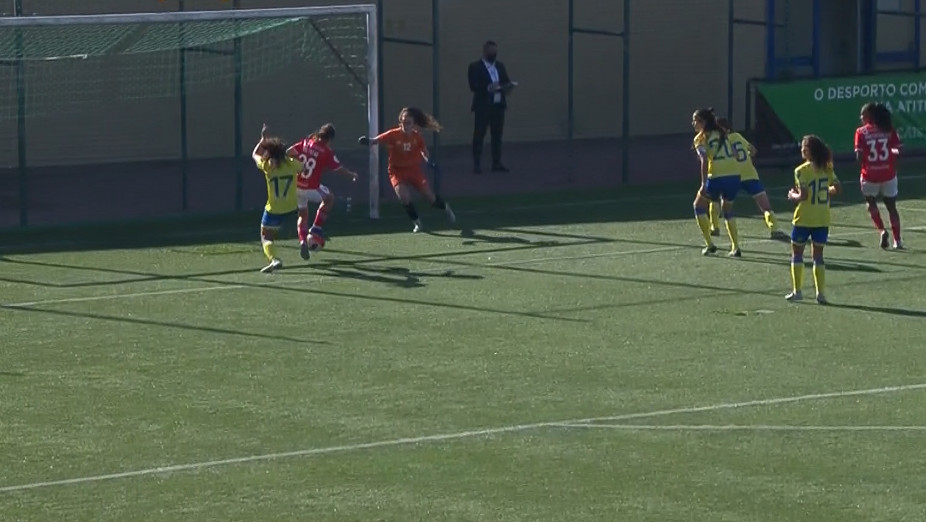 Equipa feminina do Benfica frente ao Estoril