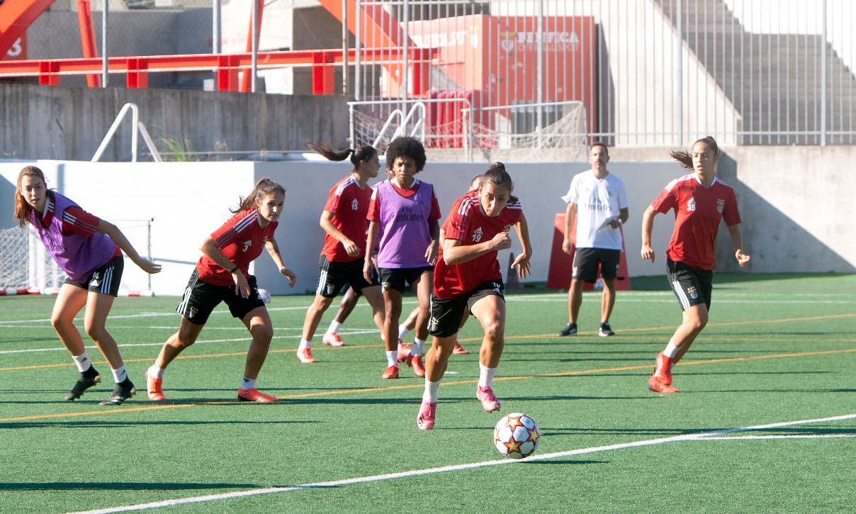 Treino da equipa feminina de futebol do Benfica